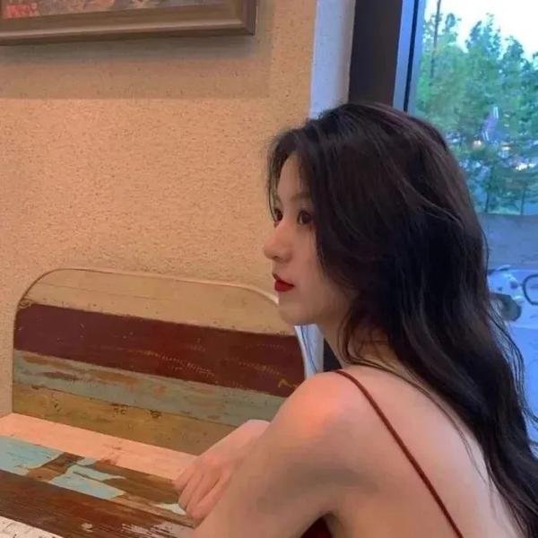 穿在乳头上的洞 海报
