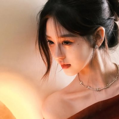 有翡 海报